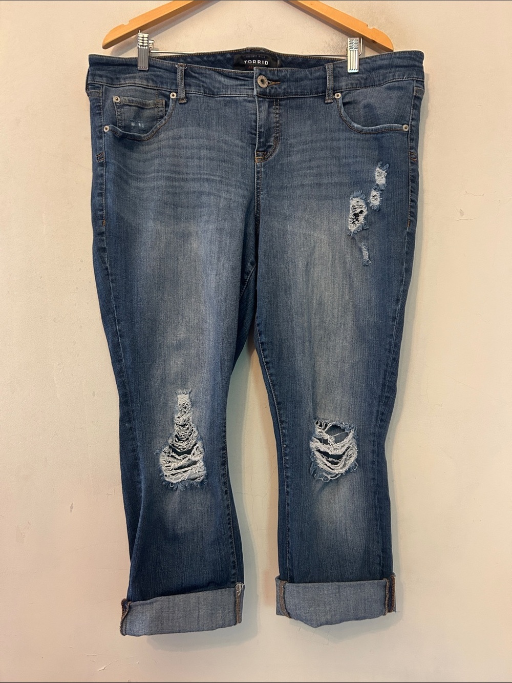 torrid Distressed Boyfriend Jeans in Dark Blue Wash Size 18 EUC